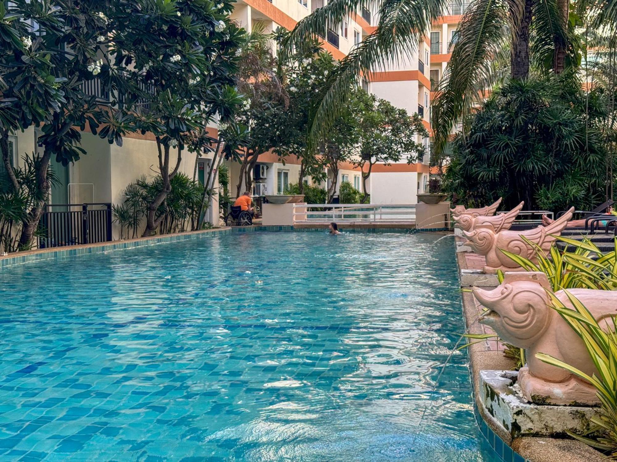 卧室直达泳池 全网最低价 到中天海滩5分钟 Pantai Jomtien Bagian luar foto